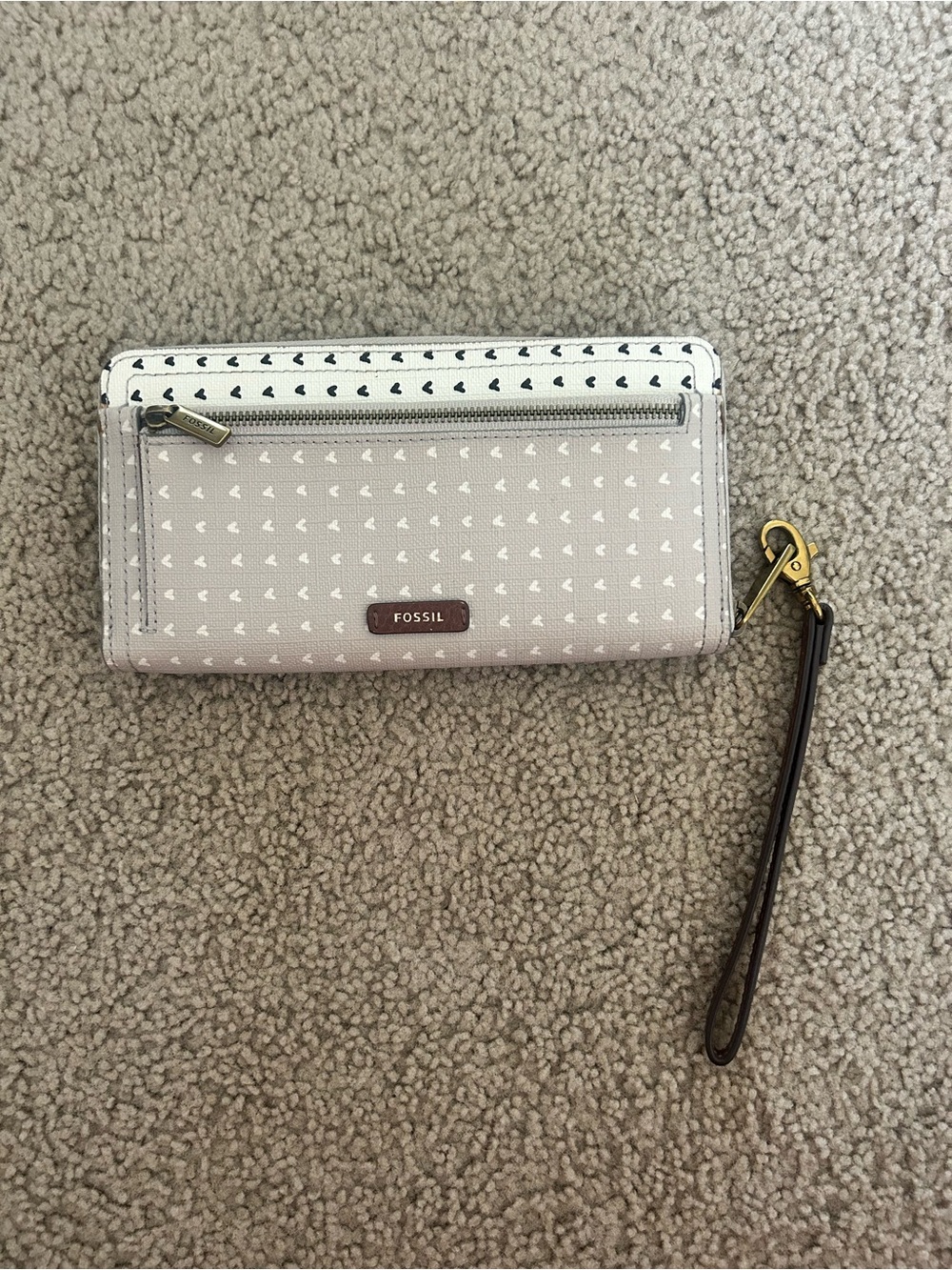 Fossil Light Gray & White Heart Print Wristlet Wallet